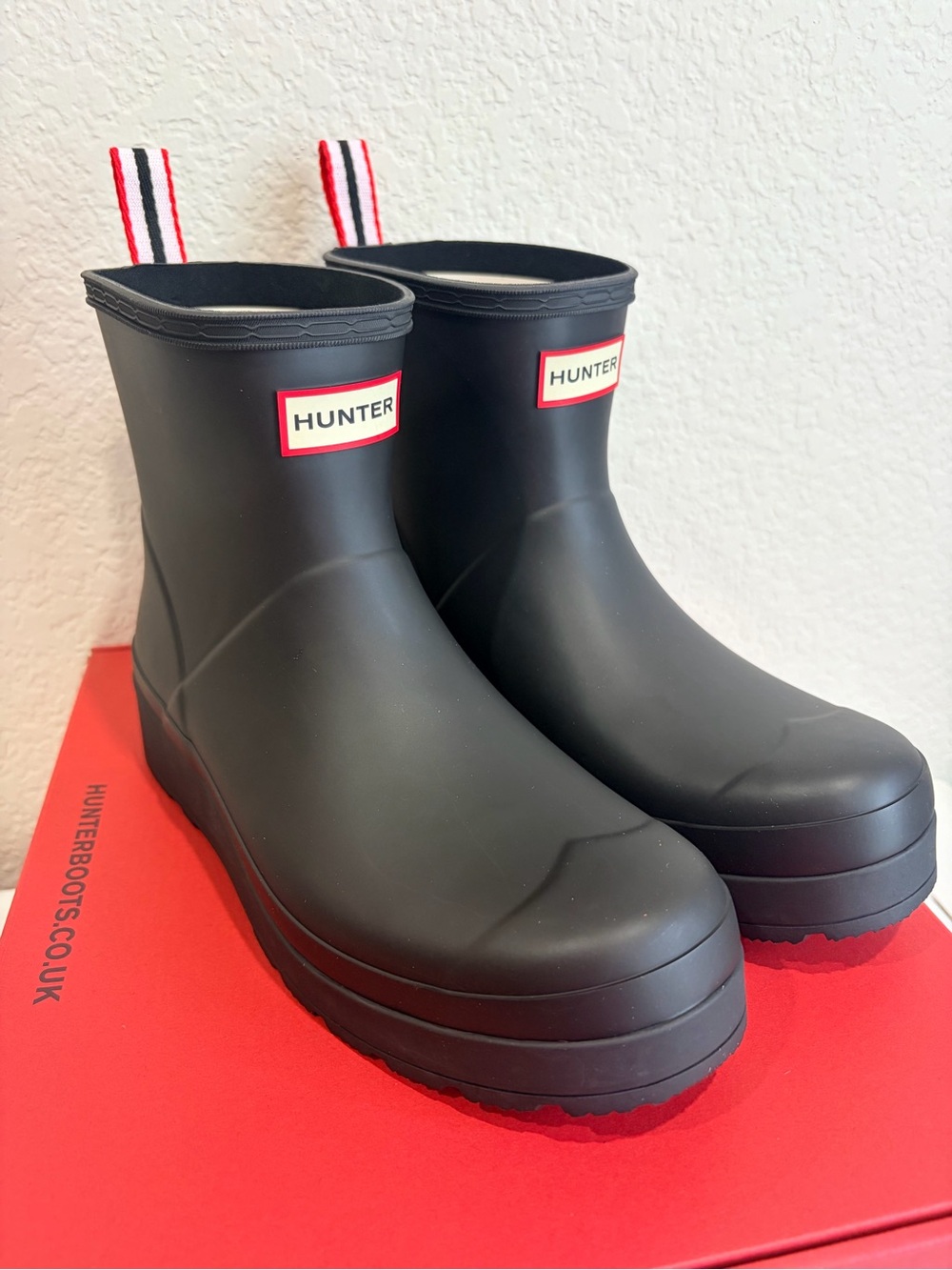 Hunter Black Short Ankle Rain Boots with Red-Trim Logo Womens 10  NEW